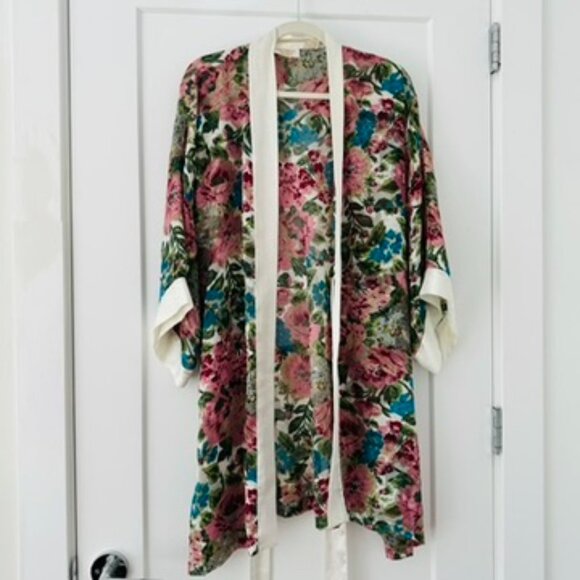 Vintage Floral Victoria's Secret Robe, One Size - Picture 3 of 9